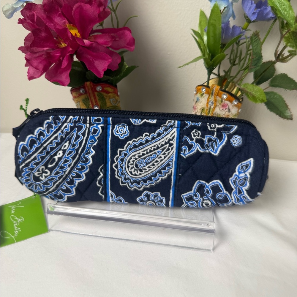 NWT Vera Bradley Blue Bandana On A Roll Case Retired Pattern - Picture 3 of 4